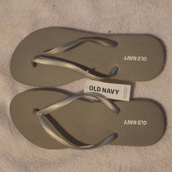 Three Pairs of Old Navy Flip Flops - Picture 6 of 7